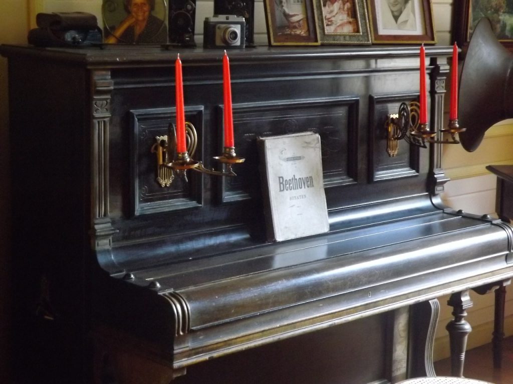 What to Know Before Moving and Storing Your Upright Piano